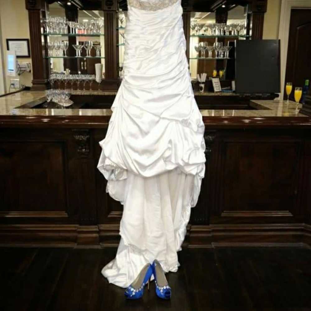 Wedding gown - Picture 2 of 4